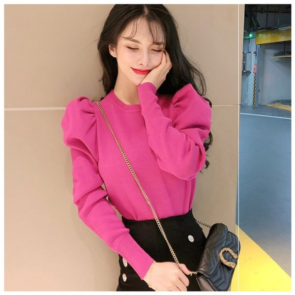 Női kötött pulóver ovális nyakkivágással és puffos ujjakkal bézs és rózsaszín színben