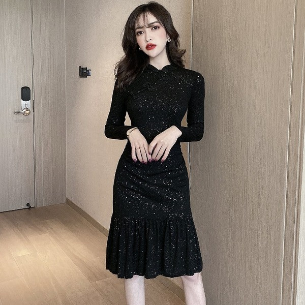 Μοντέρνο γυναικείο φόρεμα με κομψό αποτέλεσμα και μακριά μανίκια - στυλ ρετρό σε μαύρο χρώμα