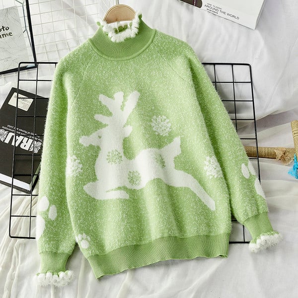 Γυναικείο χνουδωτό πουλόβερ με ελαφάκια και ψηλό κολάρο σε πράσινο, ροζ, κίτρινο, μπεζ και κόκκινο χρώμα