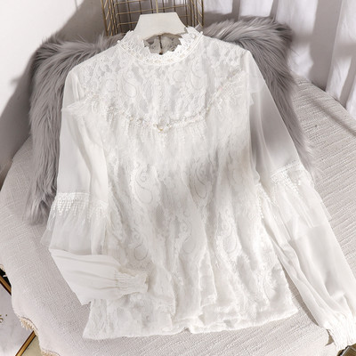 Μοντέρνο γυναικείο πουκάμισο από δαντέλα με πούλιες σε ροζ, μπεζ και λευκό χρώμα