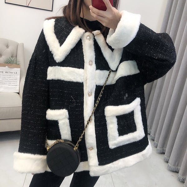 Дамско модерно ватирано палто от туид с пух и копчета в черен и бял цвят