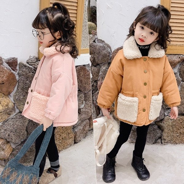 Μοντέρνο παιδικό μπουφάν για κορίτσια σε καφέ και ροζ  χρώμα με τσέπες και κουμπιά