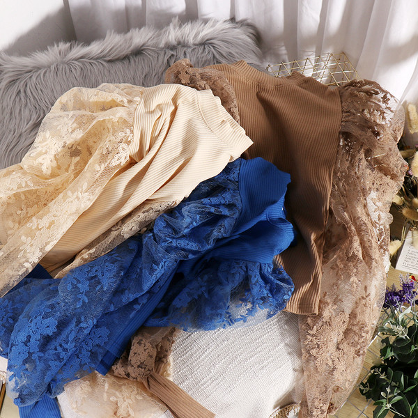 Μοντέρνα γυναικεία μπλούζα με μανίκια δαντέλα και οβάλ λαιμόκοψη σε διάφορα χρώματα