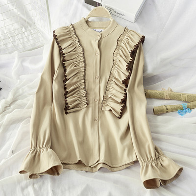 Γυναικείο πουκάμισο με βολάν και χαμηλό γιακά σε μπεζ, λευκό, πράσινο και ροζ χρώμα