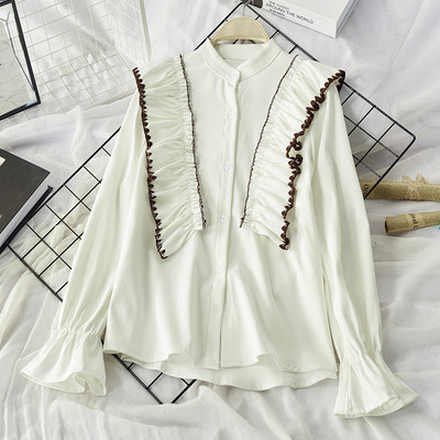 Γυναικείο πουκάμισο με βολάν και χαμηλό γιακά σε μπεζ, λευκό, πράσινο και ροζ χρώμα