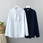 Modern női széles ing ovális nyakkivágással és hosszú ujjú fehér és kék színben