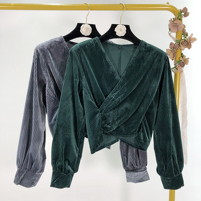 Къса блуза от рипсено кадифе с V - образно деколте и дълъг ръкав в сив и зелен цвят