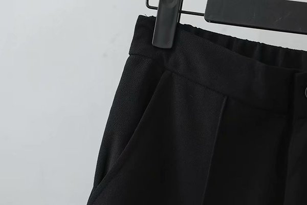 Μοντέρνα μακρύ γυναικείο παντελόνι κλασικό μοντέλο σε μαύρο χρώμα