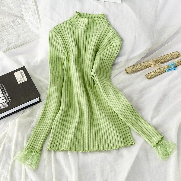 Μοντέρνο γυναικείο πουλόβερ με κολάρο  και μανίκι δαντέλας