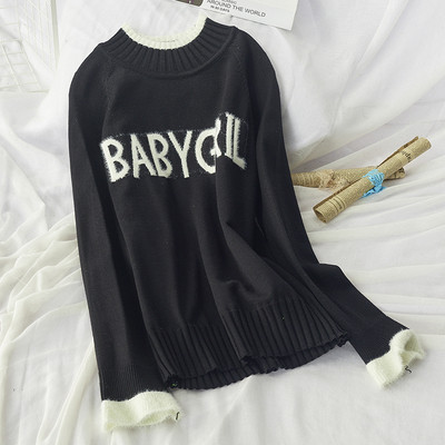 Női pulóver felirattal és alacsony gallérral bézs, fehér, fekete és barna színben