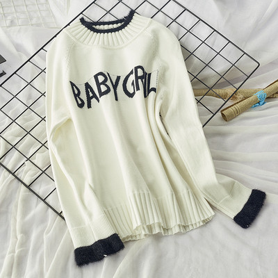 Női pulóver felirattal és alacsony gallérral bézs, fehér, fekete és barna színben