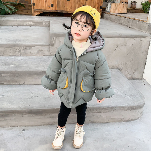 Χειμερινό γυναικείο μπουφάν για κορίτσια σε τρία χρώματα με τσέπες και κουκούλα