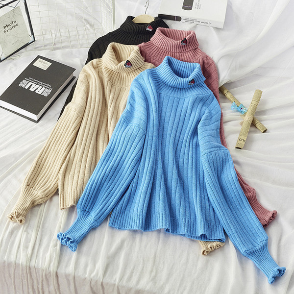 Μοντέρνο γυαικείο πουλόβερ με κεντήματα και ψηλό γιακά σε μαύρο, μπλε, ροζ και μπεζ χρώμα