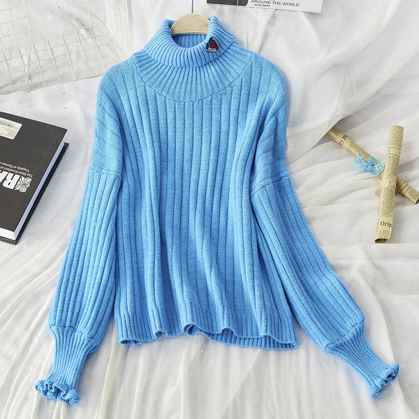 Μοντέρνο γυαικείο πουλόβερ με κεντήματα και ψηλό γιακά σε μαύρο, μπλε, ροζ και μπεζ χρώμα