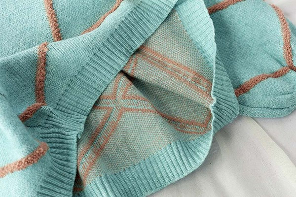 Női pulóver kerek nyakkivágással, kék színben