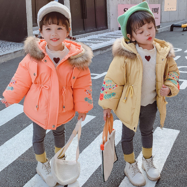 Napi gyerekkabát lányoknak három színben hímzéssel és nyakkendővel