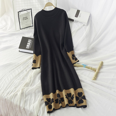 Kötött női ruha kerek nyakkivágással, barna és fekete kövekkel