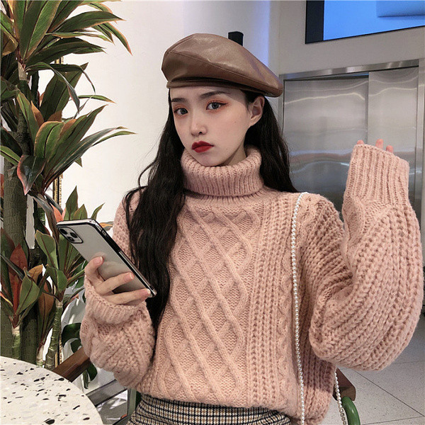 Γυναικείο πουλόβερ με κολάρο και μακρύ μανίκι σε ροζ και λευκό χρώμα