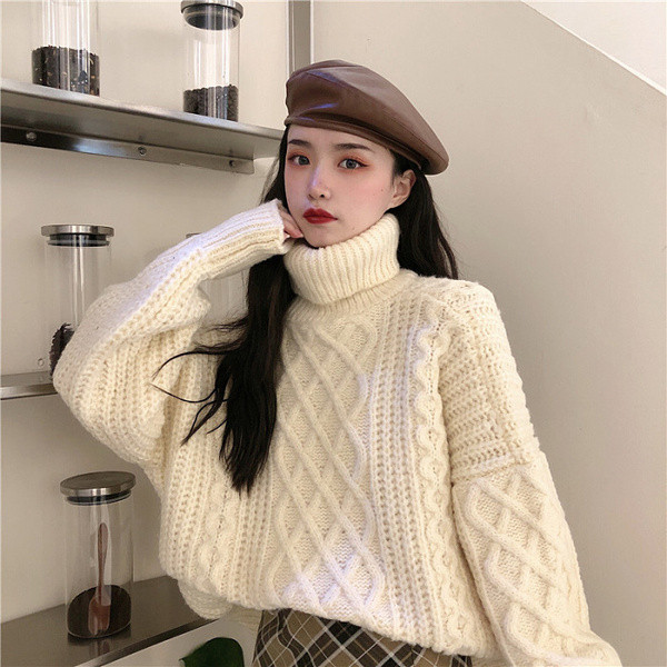 Γυναικείο πουλόβερ με κολάρο και μακρύ μανίκι σε ροζ και λευκό χρώμα