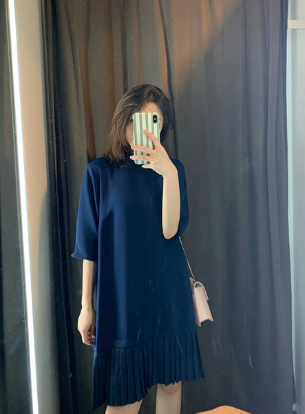 Rövid, laza, rakott ruha, rövid ujjú kék színben