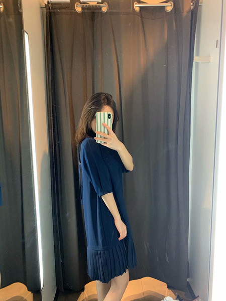 Rövid, laza, rakott ruha, rövid ujjú kék színben