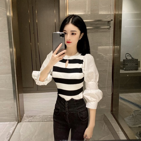 Modern női blúz, hosszú, széles ujjú piros, fehér és fekete színben