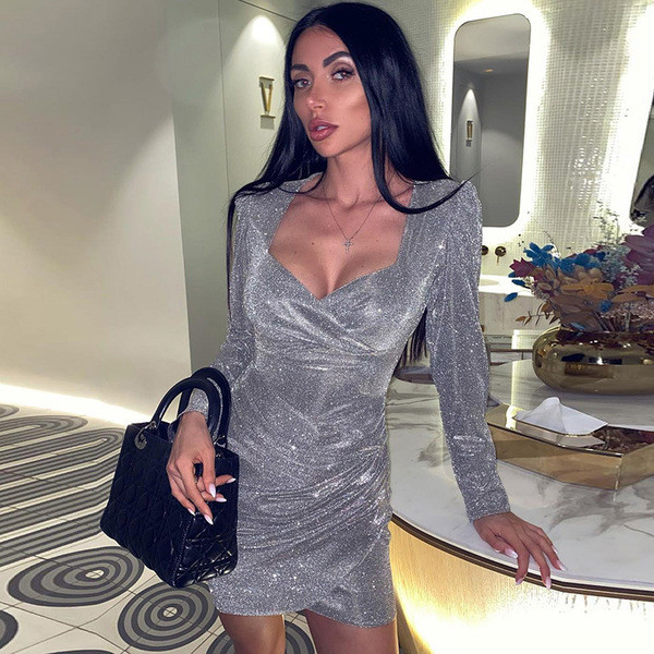 Stílusos női rövid ruha, hosszú ujjú, fényes hatású ezüst színben