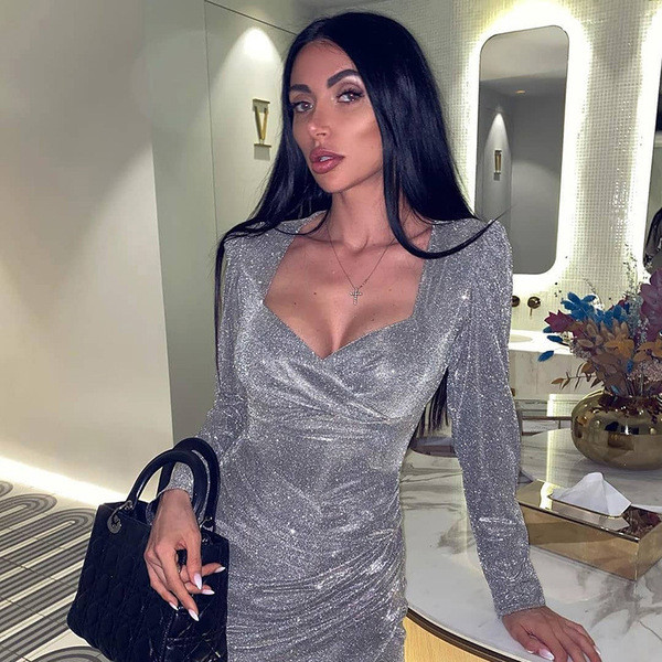 Stílusos női rövid ruha, hosszú ujjú, fényes hatású ezüst színben