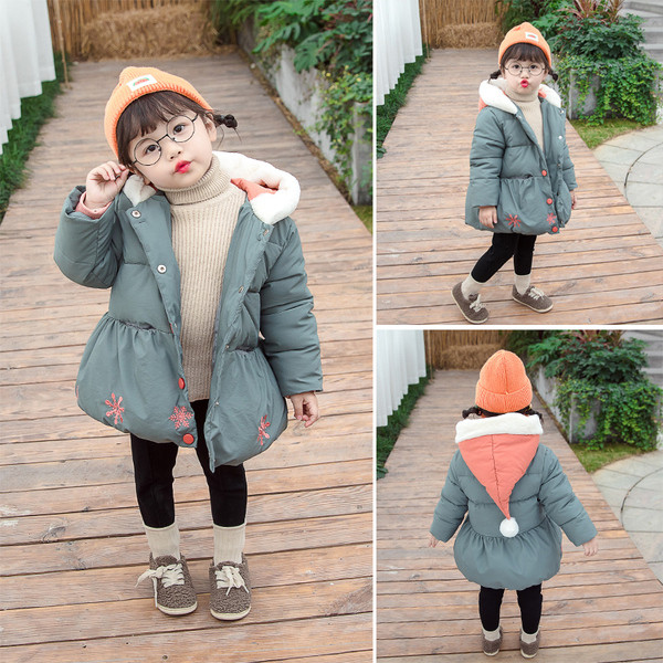 Παιδικό μπουφάν σε δύο χρώματα με κεντήματα και κουμπιά για κορίτσια