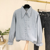 Alkalmi női ing klasszikus gallérral és kék gombokkal