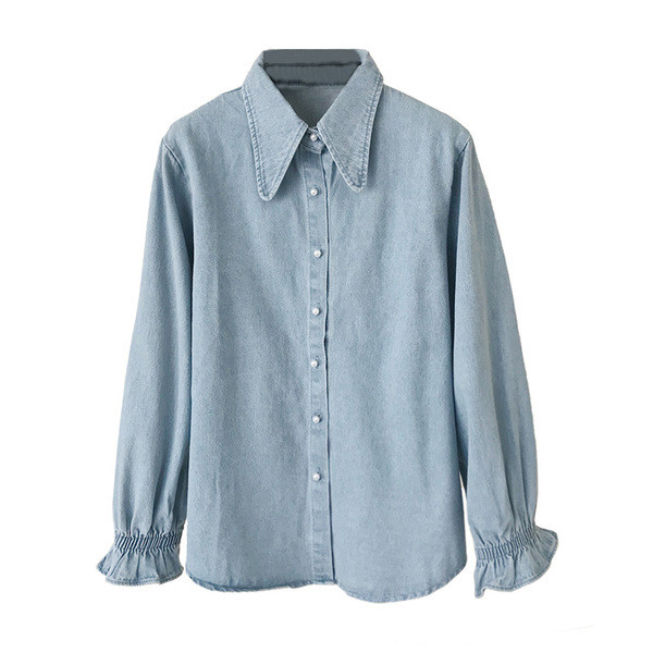 Alkalmi női ing klasszikus gallérral és kék gombokkal
