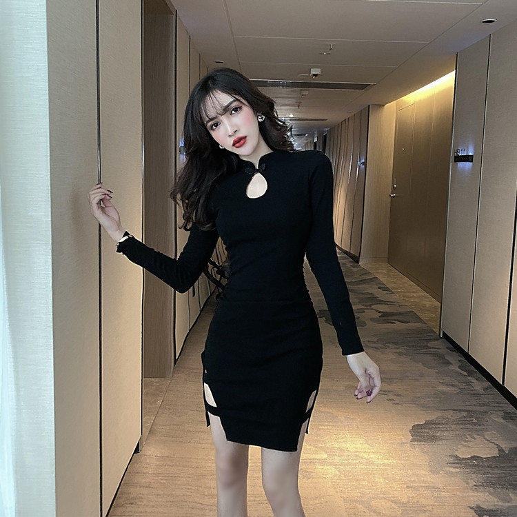 Μαύρο  γυναικείο φόρεμα με μακρύ μανίκι  - Slim μοτίβο