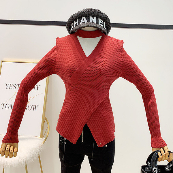 Γυναικείο πλεκτό πουλόβερ V-neck με κόκκινο, μπεζ, μαύρο και καφέ χρώμα