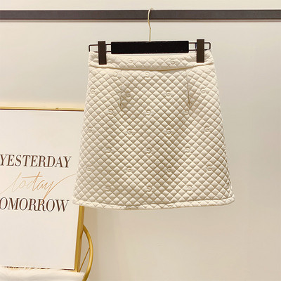 Γυναικεία βελούδινι φούστα με υψηλή μέση σε μαύρο, λευκό και μπεζ χρώμα