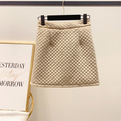 Γυναικεία βελούδινι φούστα με υψηλή μέση σε μαύρο, λευκό και μπεζ χρώμα