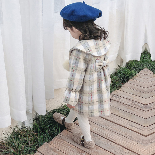Καρό παιδικό παλτό για κορίτσια σε δύο χρώματα με γούνα και κουμπιά