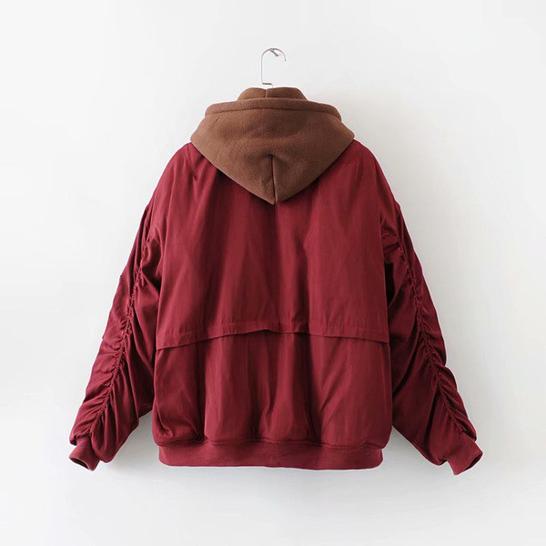 Γυναικείο φθινόπωρο-χειμωνιάτικο μπουφάν με φερμουάρ και κουκούλα σε μπορντό και μαύρο χρώμα