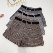 Kockás téli rövidnadrág övvel és magas derékkal, barna, szürke és fekete színben