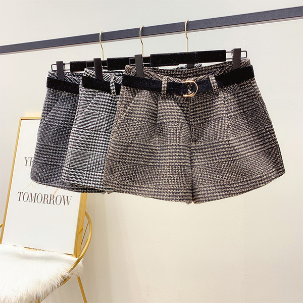 Kockás téli rövidnadrág övvel és magas derékkal, barna, szürke és fekete színben