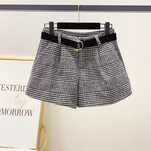 Kockás téli rövidnadrág övvel és magas derékkal, barna, szürke és fekete színben