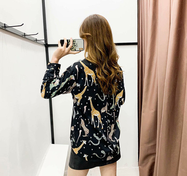 Modern női ing klasszikus modell fekete színben, rátéttel - állatok