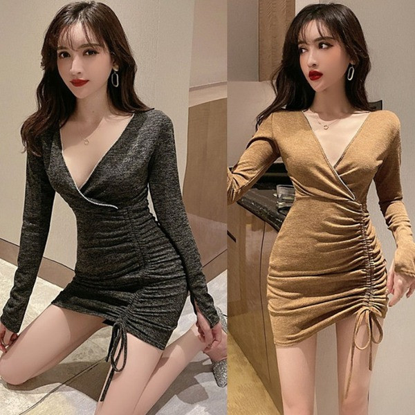 Μοντέρνο γυναικείο φόρεμα με λαιμόκοψη και κορδόνια σε καφέ και μαύρο χρώμα