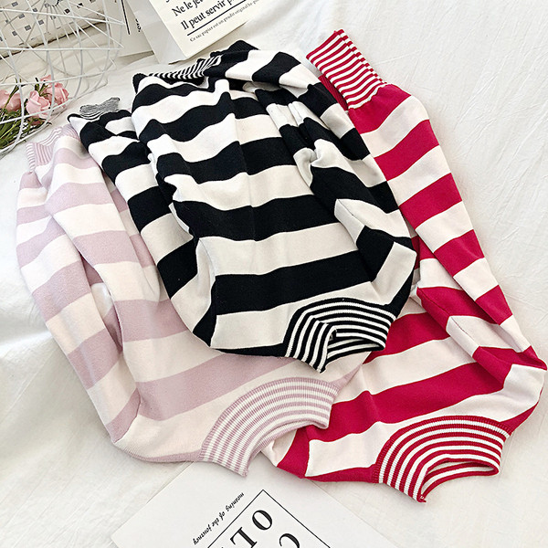 Γυναικεία μπλούζα σε τρία χρώματα με ψηλό κολάρο και μακριά μανίκια