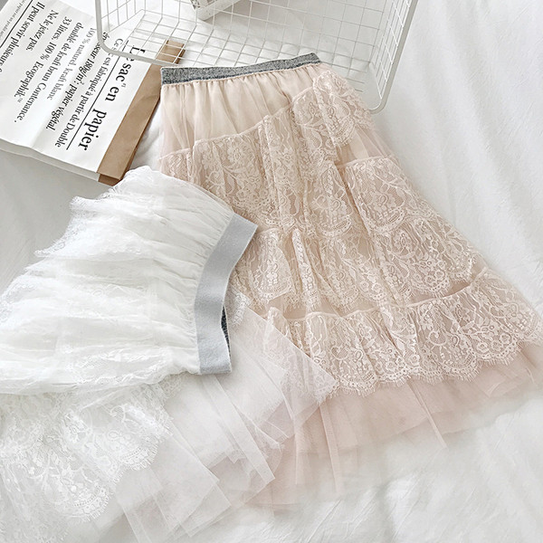 Modern női szoknya fekete, fehér és bézs színben, rugalmas derékkal