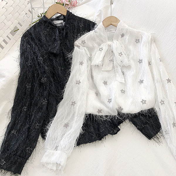 Fehér és fekete színű női ing flitterrel és hosszú ujjal