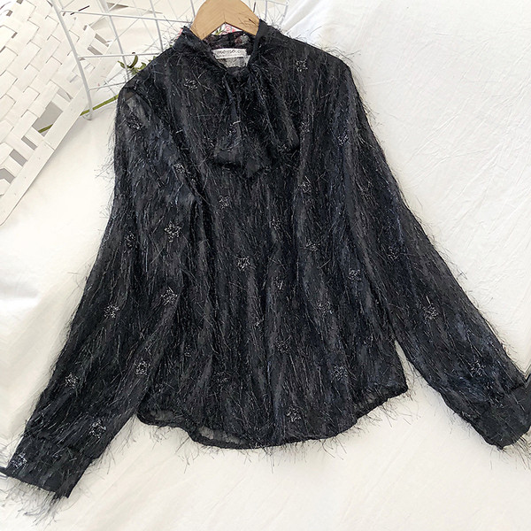 Fehér és fekete színű női ing flitterrel és hosszú ujjal