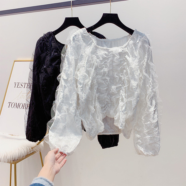 Női ing csipkével és szögletes nyakkivágással fehér és fekete színben