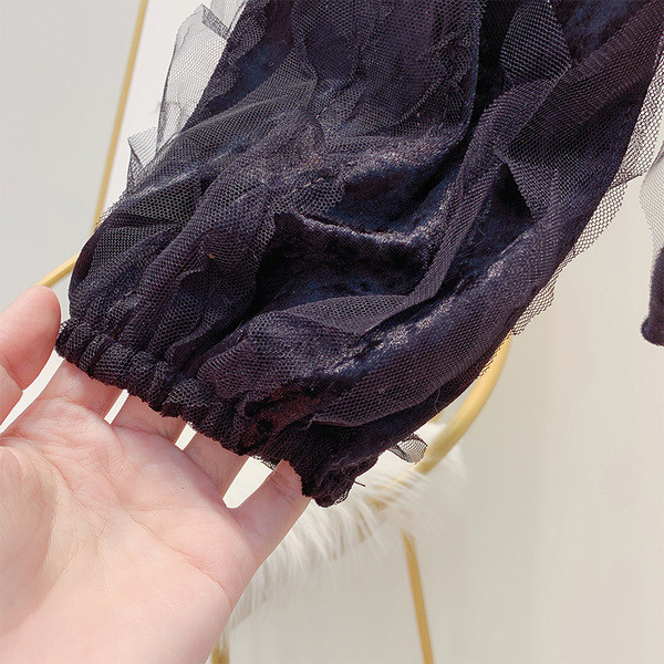 Női ing csipkével és szögletes nyakkivágással fehér és fekete színben