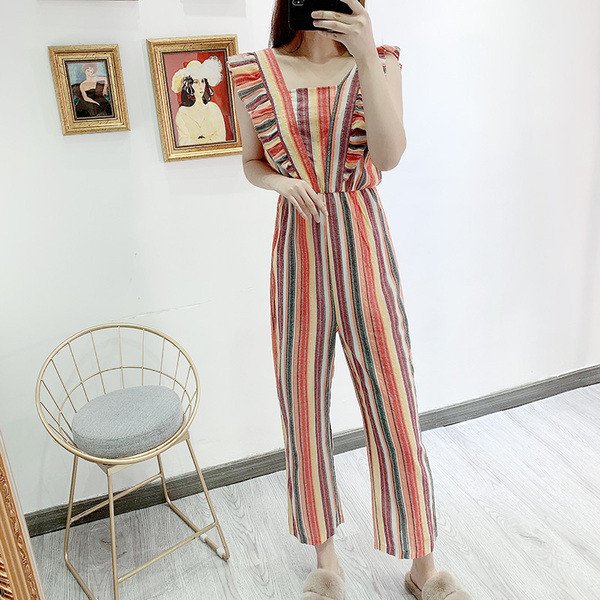 Μοντέρνα γυναικεία ολόσωμη φόρμα ριγέ με φαρδιές  λωρίδες και βολάν