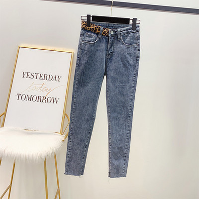 Női farmer magas derékkal, leopárdmintás övön kék színben